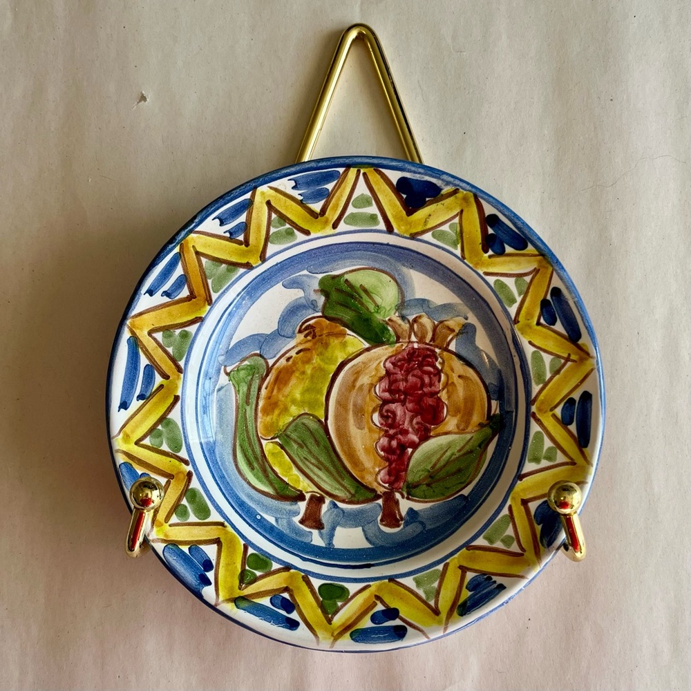 Vintage Italian Majolica Pottery 6” Plate w/Brass Wall Hanger Fruit